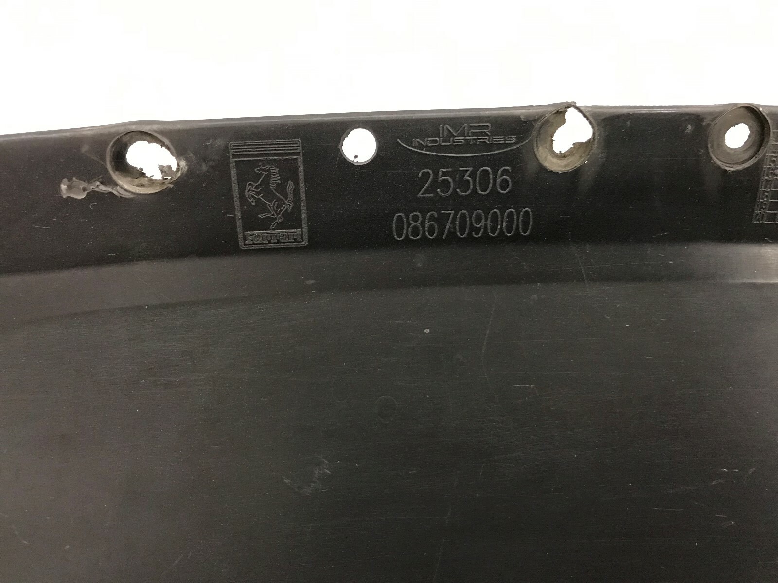 FERRARI 488 GTB SPIDER FRONT BUMPER CENTER ZONE CLOSURE OEM 88161200 86709000