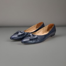 SALVATORE FERRAGAMO Vintage Italy Leather Navy Bow Pumps Shoes 7.5 AA Narrow