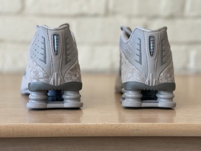 Nike Shox R4 Retro College Grey Flat Pewter HV0934-001 Women 9.5