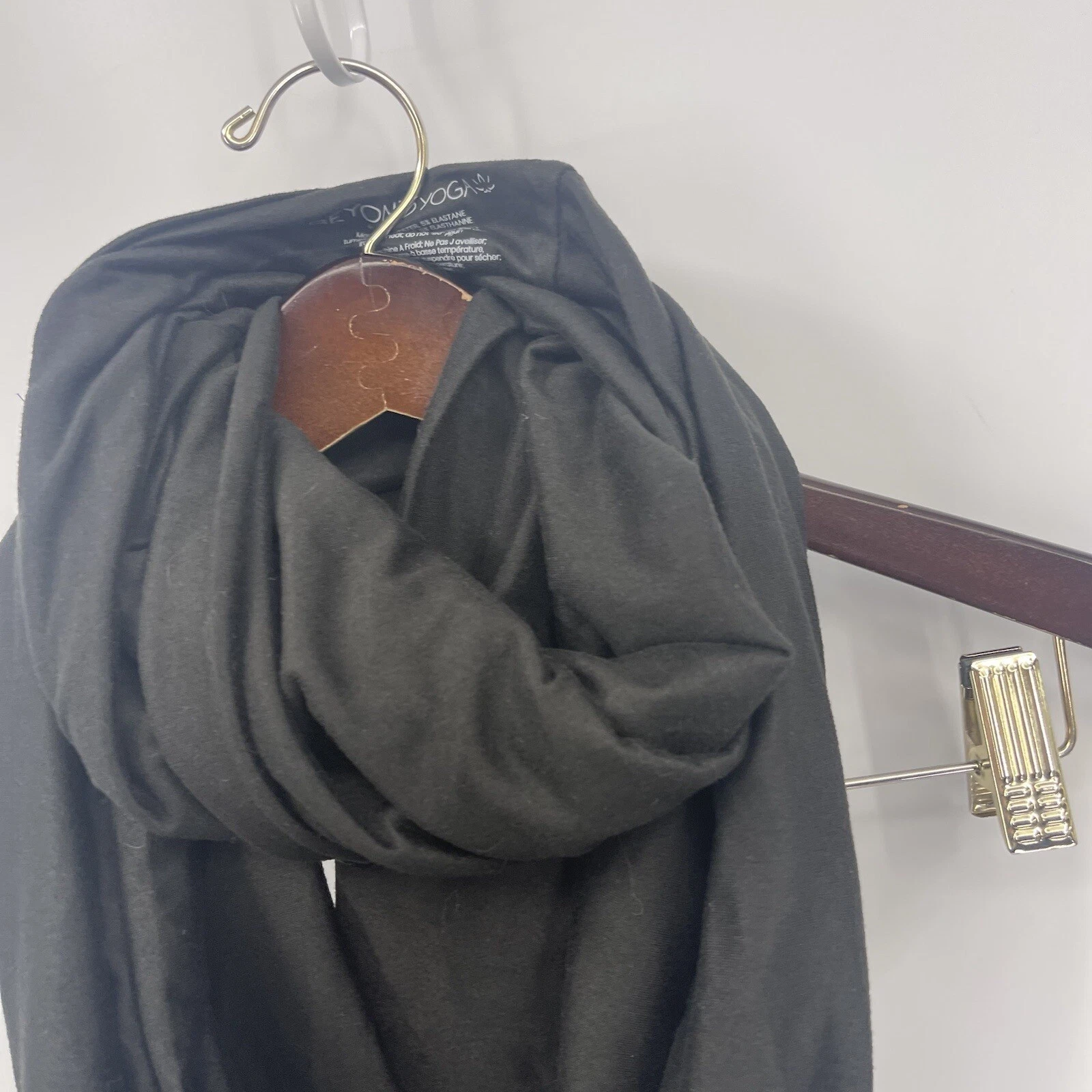 beyond-yoga infinity zip pocket yoga scarf 