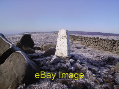 Foto 6x4 Trig Säule Wolfsloch Felsen Blick westlich in Richtung Wards Stone.  c2006