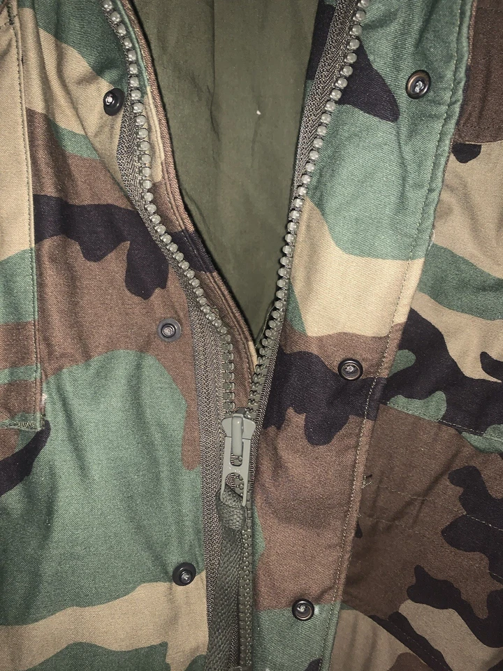 US VTG  Army Military Hooded Cold Weather Field Jacket Coat Camouflage Sz S Reg - Image 3 of 4