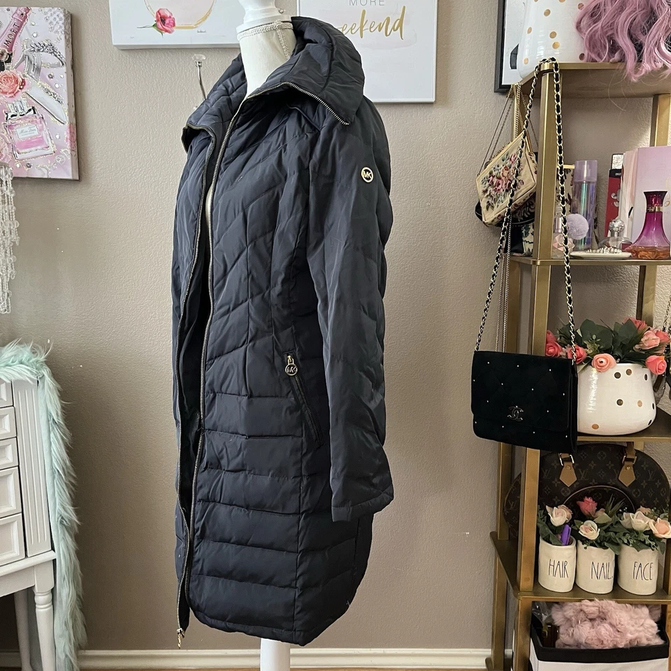 Женщин средний Michael Kors зимняя куртка темно-синий золотой выстеганный вниз длинный пуховик - Изображение 3 из 4