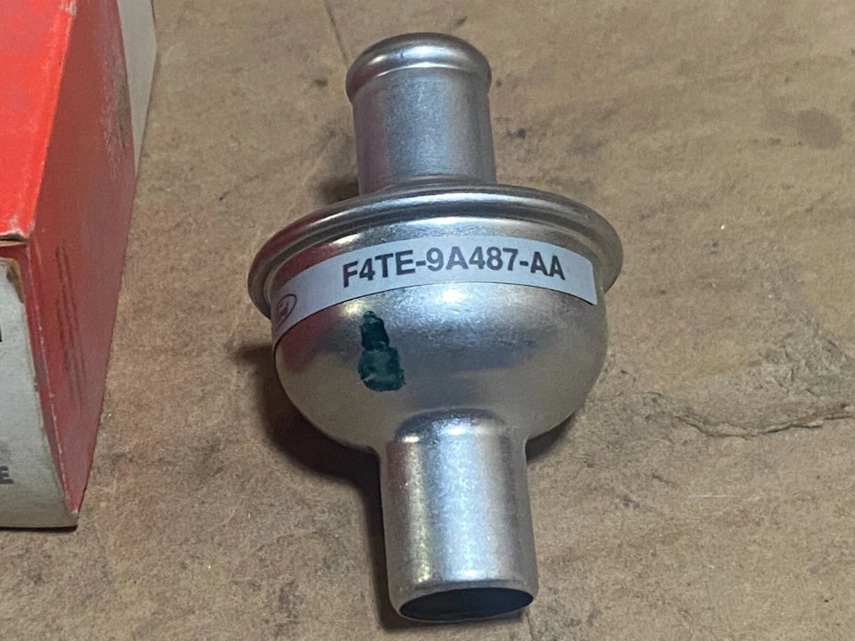 Válvula de retenção de suprimento de ar de escape Ford F4TZ-9A487-A -- 1994-97 F250 F350 -- FABRICANTE DE EQUIPAMENTO ORIGINAL - Imagem 4 de 4
