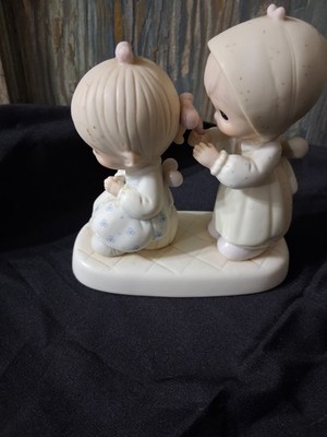 Sisters Gift Precious Moments Figurine Porcelain To A Very Special Sister 83 Vtg