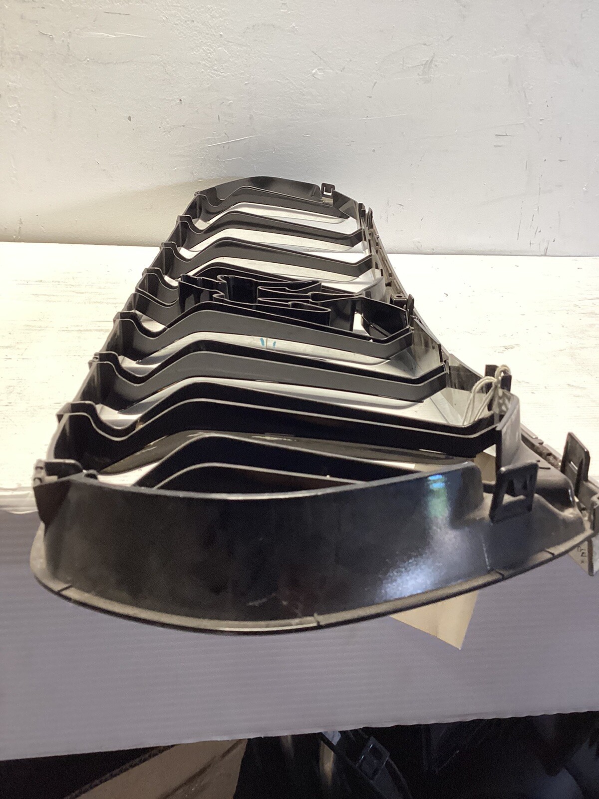 2017 2018 2019 2020 MASERATI LEVANTE BUMPER GRILLE 670041948 OEM