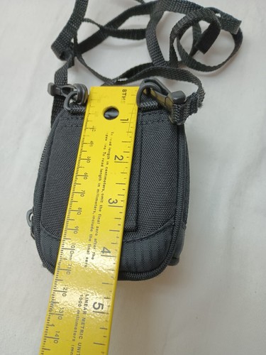 Lowepro Camera Case With Shoulder Strap - Picture 5 of 7