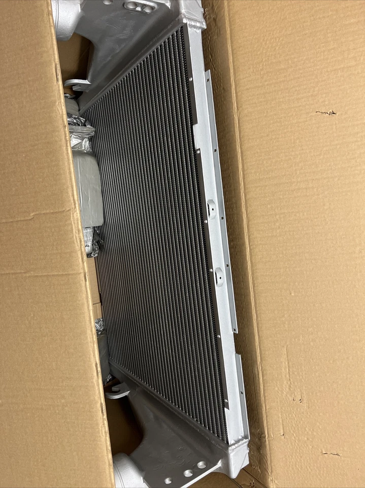 Intercooler compatible con Kenworth T800, T880, W900, C500, T660 / Peterbilt 365, 36... QL Foto 2 de 4