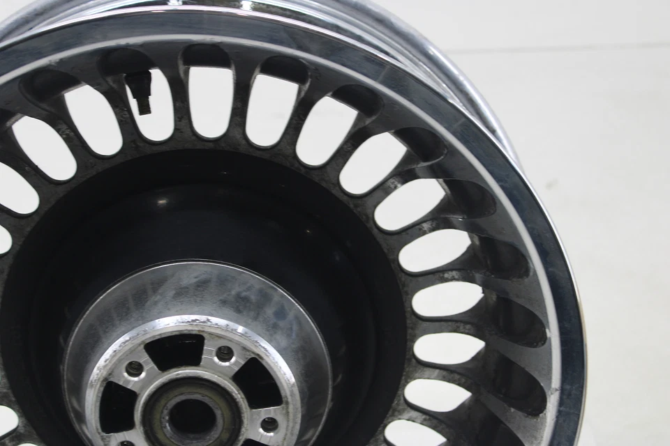 Llanta trasera Harley Davison Touring Electra Road Street 2009-2013 ABS de 16x5 Foto 3 de 4