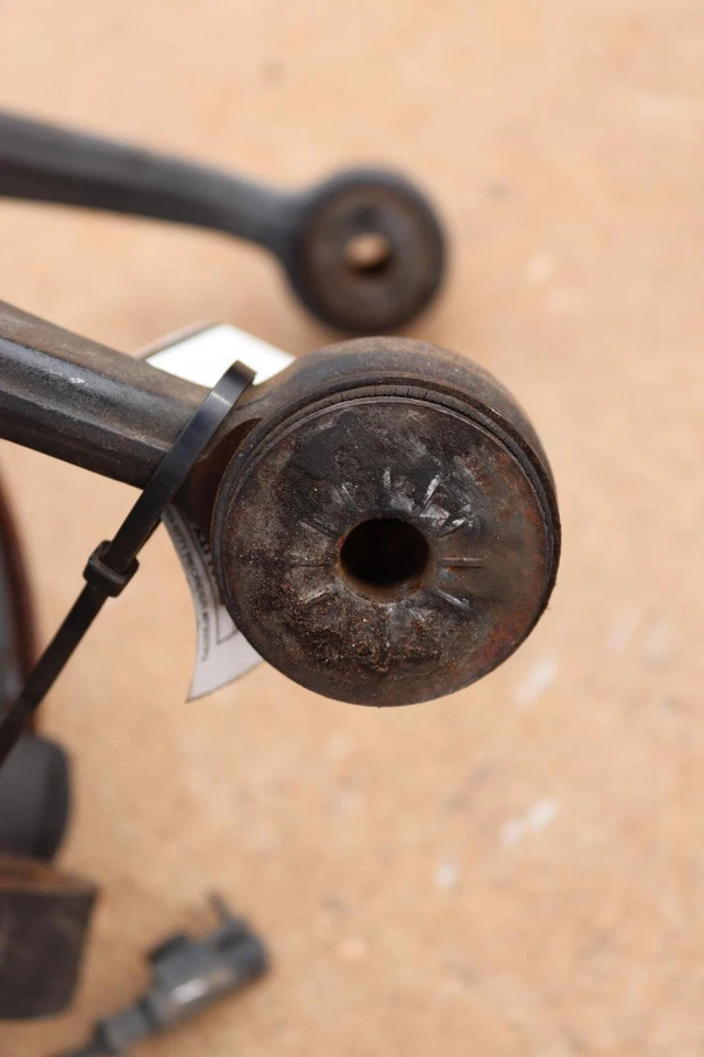 GMC YUKON XL 1500 2007-2014 4x4 eje delantero izquierdo nudillo rueda buje con brazos OEM Foto 4 de 4