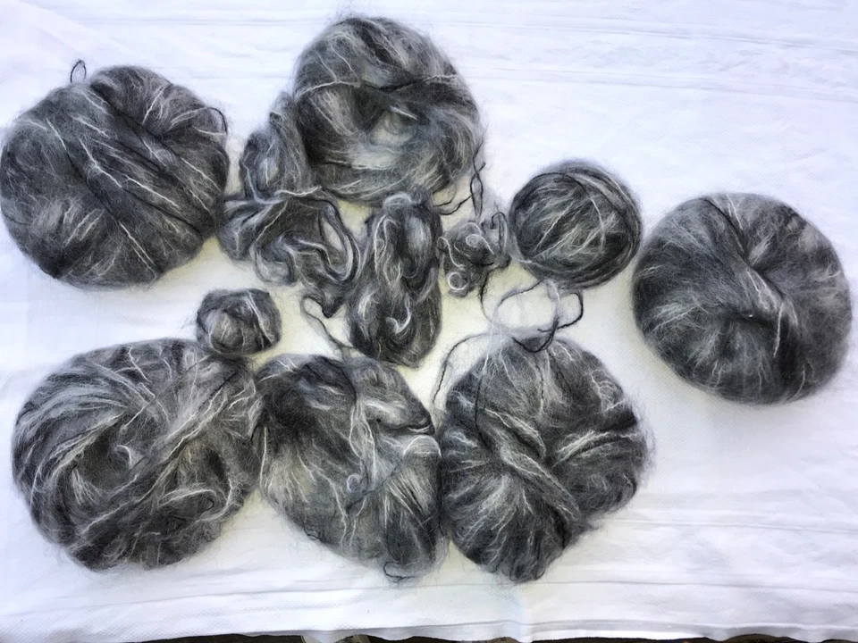 Hilo Mohair (6+ madejas) SOSPECHOSO Mohair/Lana/Mezcla Acrílico Grises y Negro Foto 2 de 3