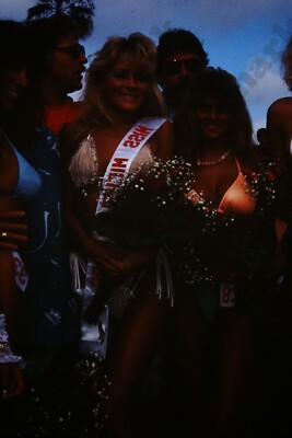  Pretty woman glamour busty Glamour pose candid  35mm Slide V2m12