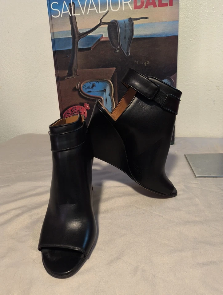 Botas Givenchy Cuero Negro Diente de Tiburón Cierre Tobillo Punta abierta Talla 39.5, 8.5 ¡USADAS EN EXCELENTE ESTADO!! Foto 2 de 4