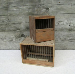 Détails Sur 2 Anciennes Petites Cages à Oiseau En Bois