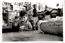 LG97 1985 Original Photo SAM MANCUSO BOY & ICE CREAM @ MA & PA'S SPRING HILL