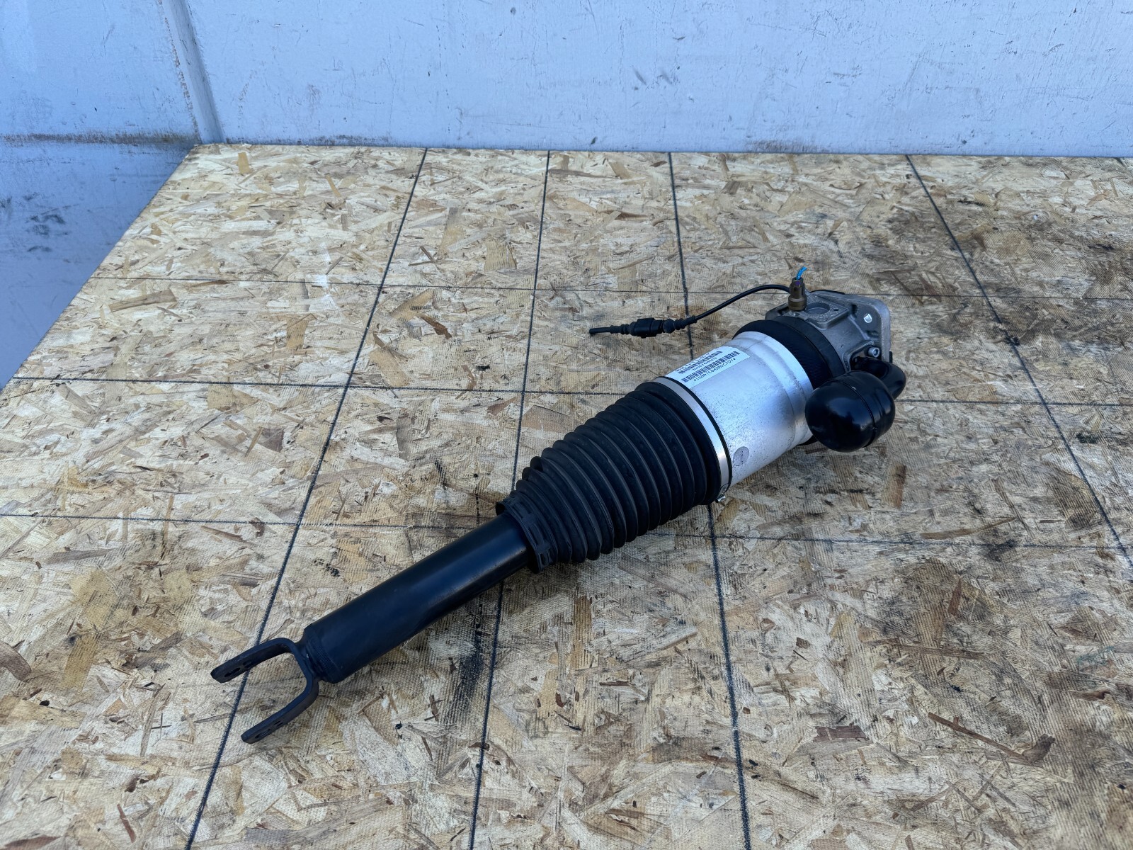Bentley Flying Spur 2004-2012 RIGHT Air suspension strut