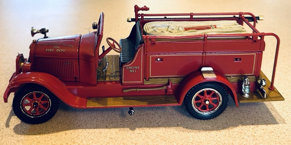 Signature Models 1/32 Scale 1928 REO Fire Truck Pleasant Plains VFD Firefighter - Image 4 of 4