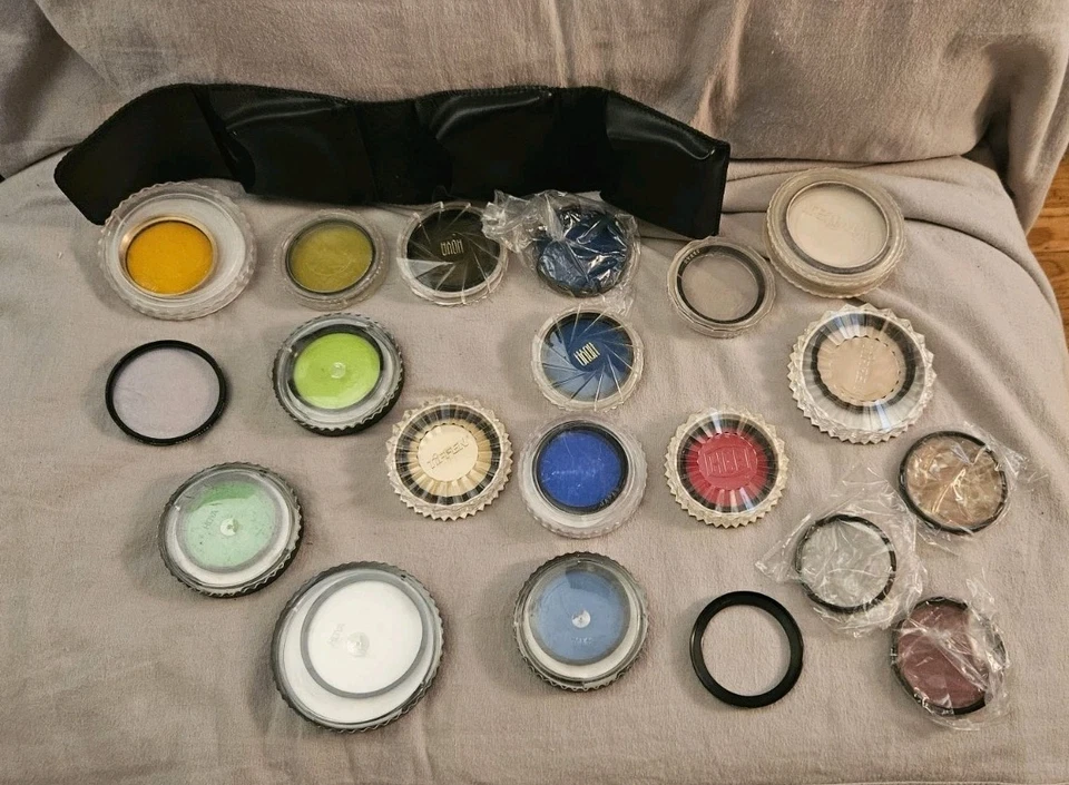 35mm Camera Lens Filters (20) -  Green, Red, Orange, Blue, UV, 49, 55, 58, 62mm - Image 2 of 4