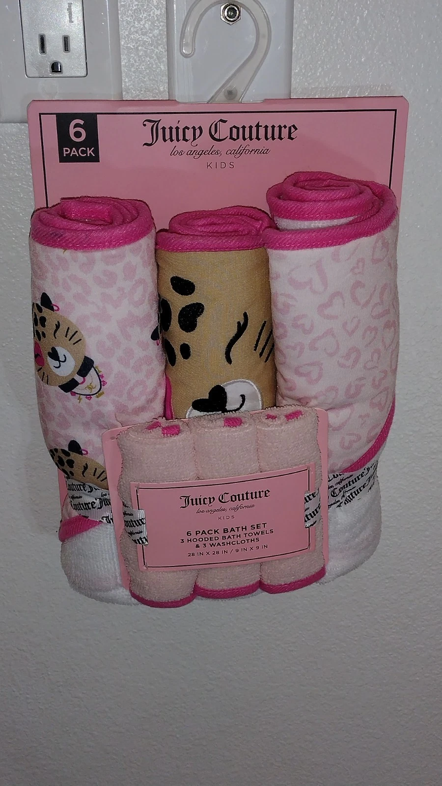 JUICY COUTURE 6 PACK BATH SET JUICY COUTURE BABY BATH SET HOODED TOWELS NEW
Opens in a new window or