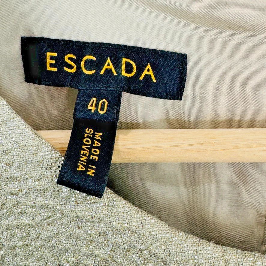 Vestido justo ESCADA jacquard metálico areia clara ombro detalhes tamanho 40/EUA 10 - Imagem 4 de 4