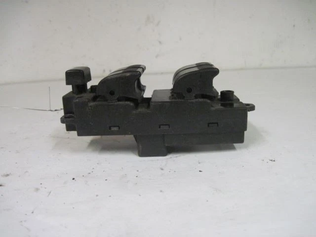 INTERRUPTOR VENTANA MAZDA 626 1998 98 438077 Foto 3 de 4