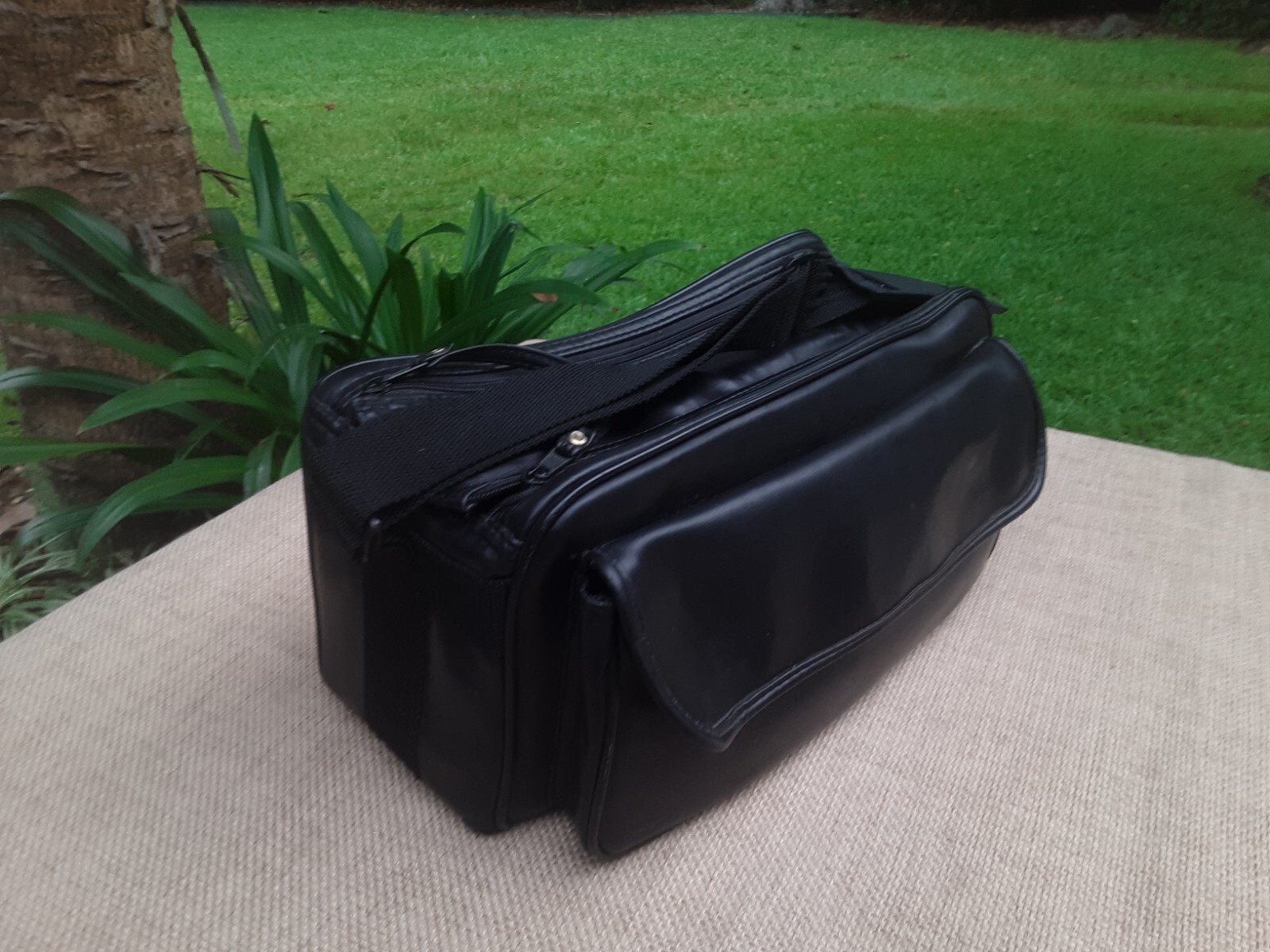 VTG 1994 RCA Small Wonder Camcorder CC604 w/Charger & 3 Batteries, Bag, etc..