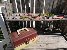 FISHING TACKLE BOX/LURES/HEDDON/MOSS BOSS/RATTLN TRAP/MEPPS/JITTERBUG, FRED ARBO