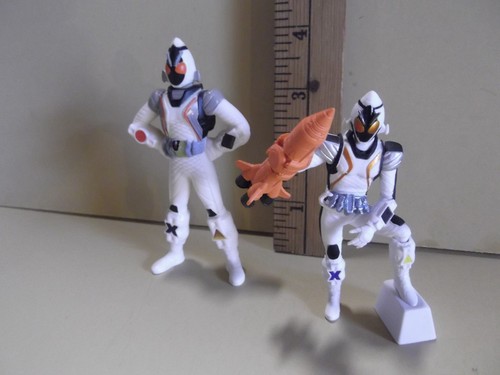 #A874 Unknown Anime 4"in & 3.5"in Masked Pointy Head Figures White Uniform - Afbeelding 2 van 7
