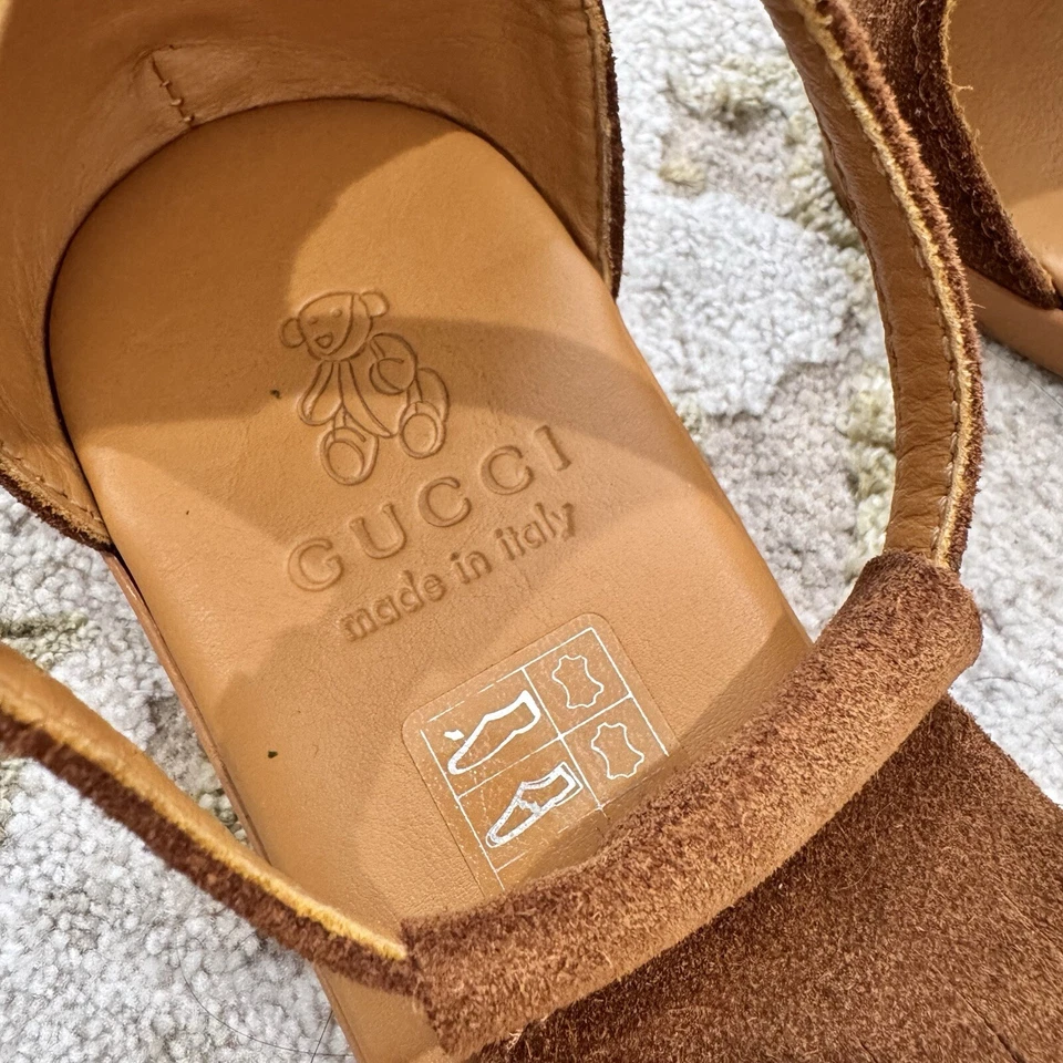 Sandalia Gucci Niños Marrón Gamuza Detalle Flecos Talla 32 EE. UU. 1 Hebilla Dorada Foto 3 de 4