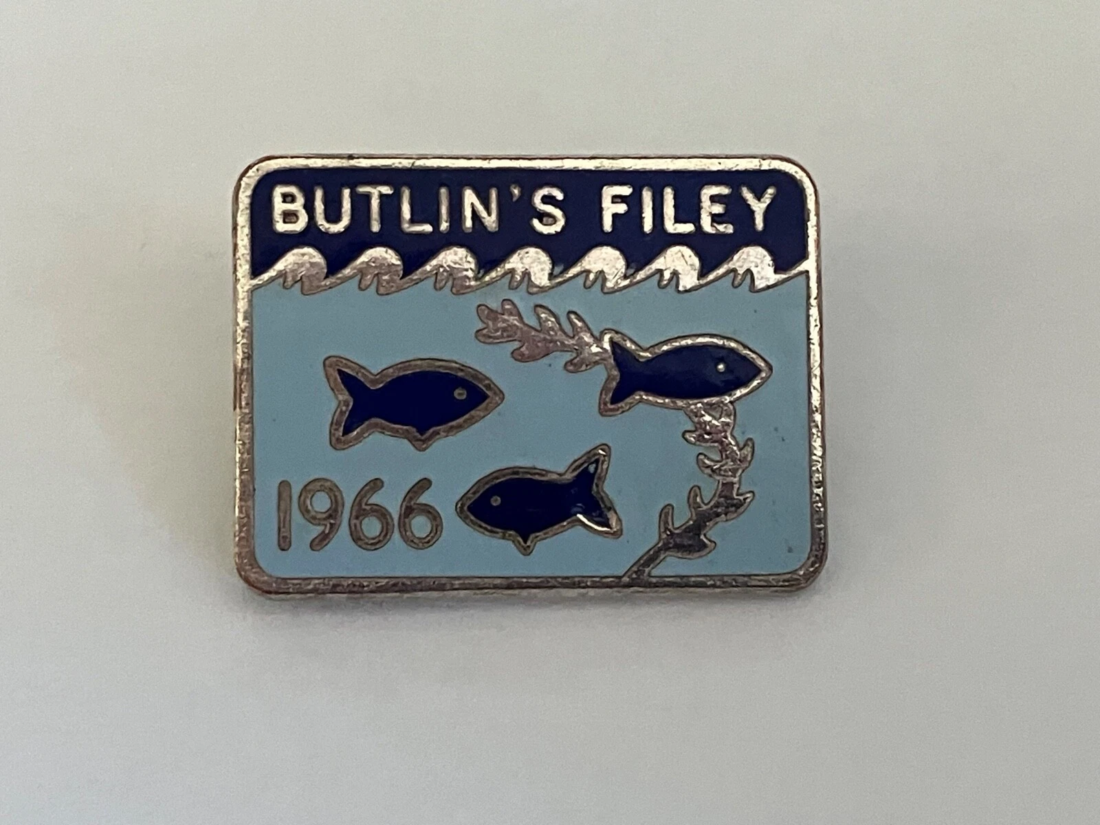 VINTAGE BUTLINS 1966 FILEY ENAMEL PIN BADGE BY J.R.GAUNT