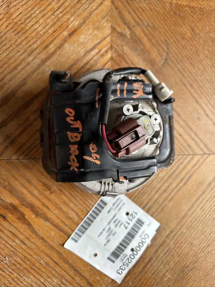 2001 SUBARU LEGACY RIGHT SIDE FOG LIGHT. OEM - Image 3 of 4