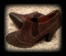 Sofft Ladies Brown Leather Ankle Boots size 8 with heel - EUC