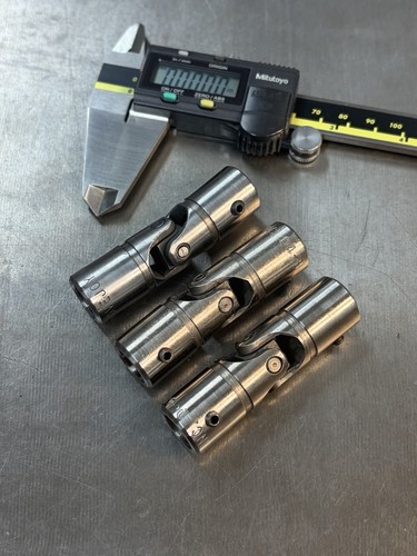 QTY 1 STEEL LOVEJOY D4-B UNIVERSAL JOINT 1/2” BORE ON BOTH ENDS WITH SET SCREWS