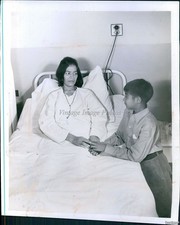 1941 Photo Indigent Welfare Recipient Maria Gomez Receives Care Medicine 8X10