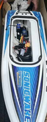 Sonic Wave PCBB Enhanced Self Righting Radio Control Speed Boat - Picture 3 of 7