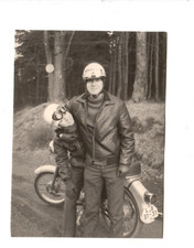 8027- Foto Erinnerung * Simson, Mann & Frau mit Motorradhelm *