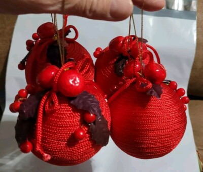 VINTAGE CHRISTMAS ORNAMENTS   SET OF 4 BRIGHT RED SATIN CORD SMOKE & PET FREE