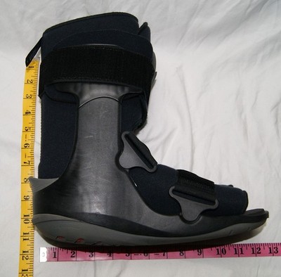 breg walking boot medium black air pump hook & loop closure