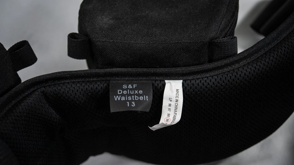 Lowepro S&F Camera bag and Lens pouches. Belt for one camera and three lenses. - Image 2 of 4