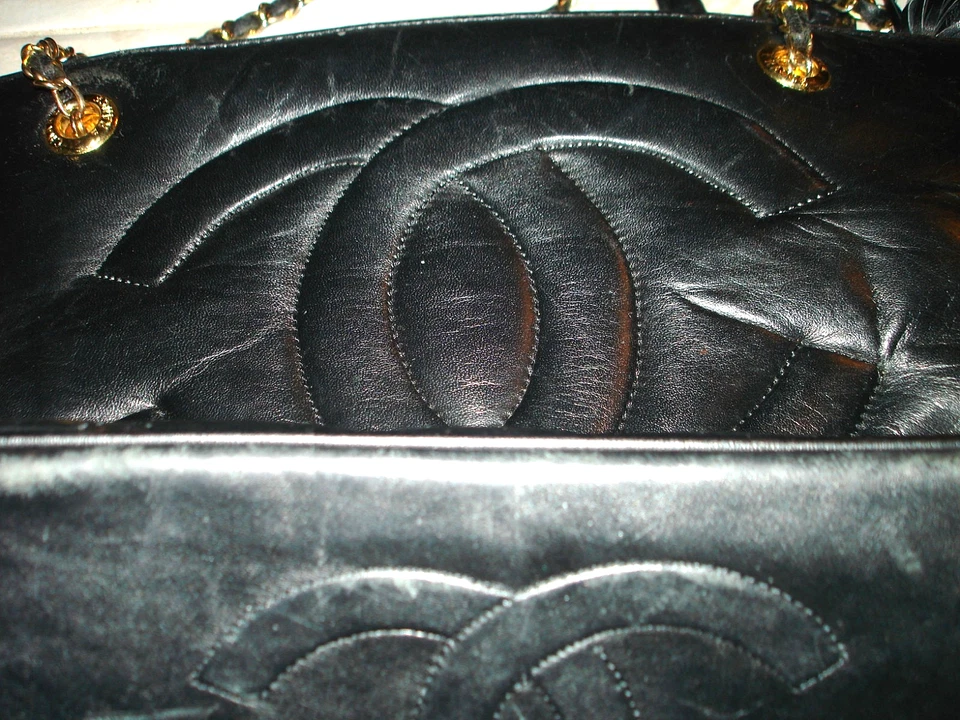 CHANEL CAVIAR QUILTED CC LARGE SHOPPING gold Chain TOTE SHOULDER BAG BLACK - Image 3 of 4