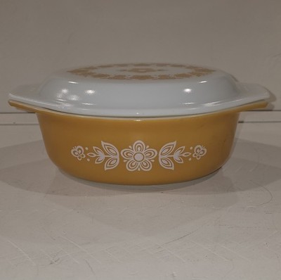 Vintage Butterfly Gold 1 1/2qt. Pyrex Casserole Dish w/Lid-No. 043- 