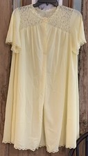 Vintage Formfit Rogers Yellow Short Robe Nylon Short Sleeves Lace Small 10-12