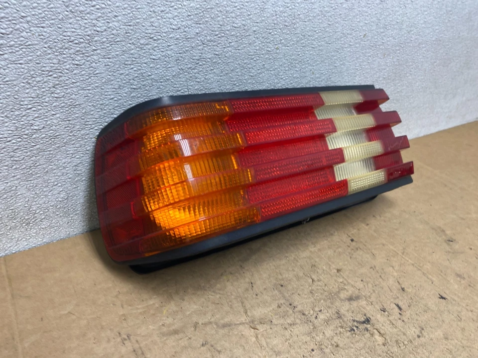 1986 to 1991 Mercedes-Benz W126 Left Driver LH Side Tail Light Oem T5122 DW - Image 3 of 4