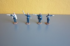 4 anciennes figurines alu police