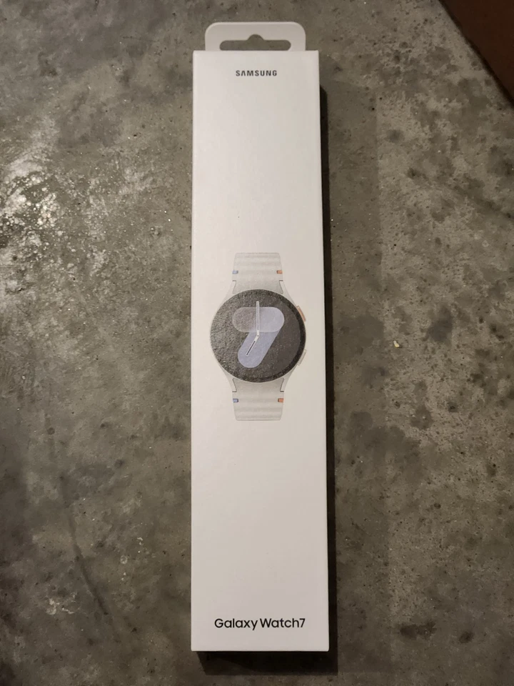 Samsung Galaxy Watch 7 44mm Silver Sport band + Warranty WiFi/Bluetooth - Image 2 of 3