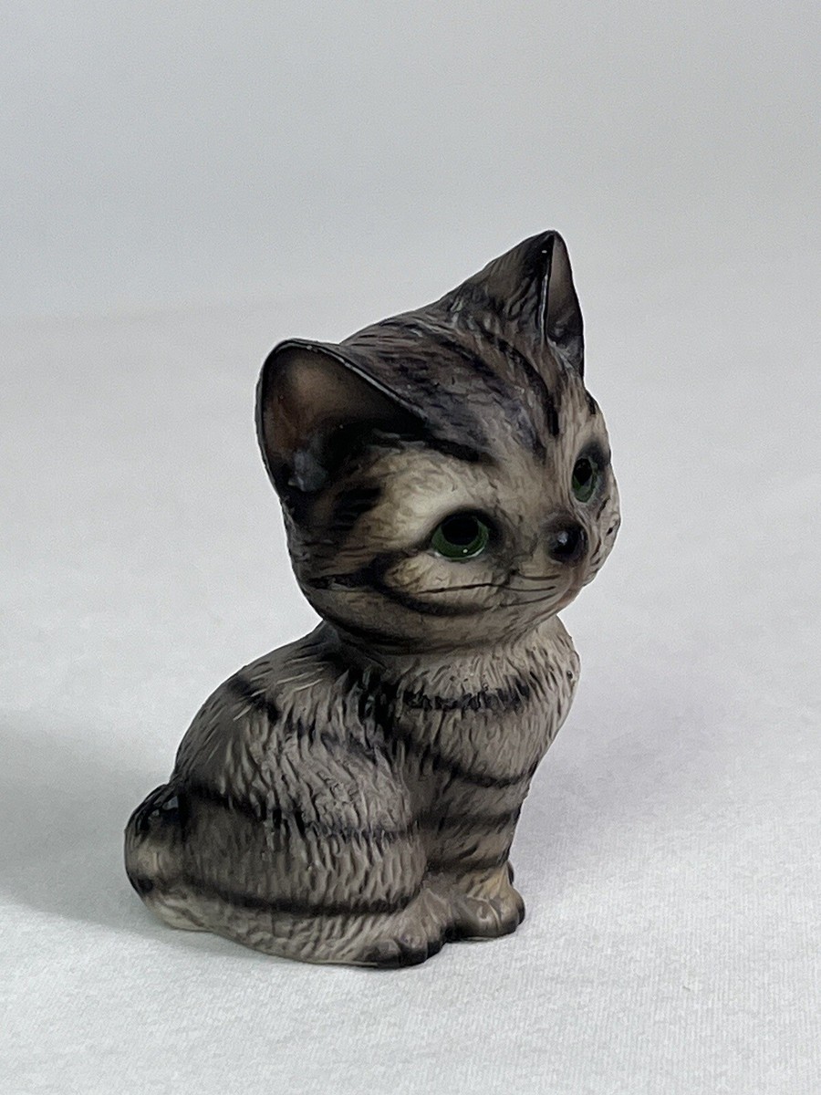 Vintage The Harvey Knox Kingdom Ceramic Sitting Tabby Cat Figurine