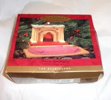 HALLMARK KEEPSAKE ORNAMENT ~ BEARINGERS FLICKERING LIGHT FIREPLACE ~ 1993 *NRFB