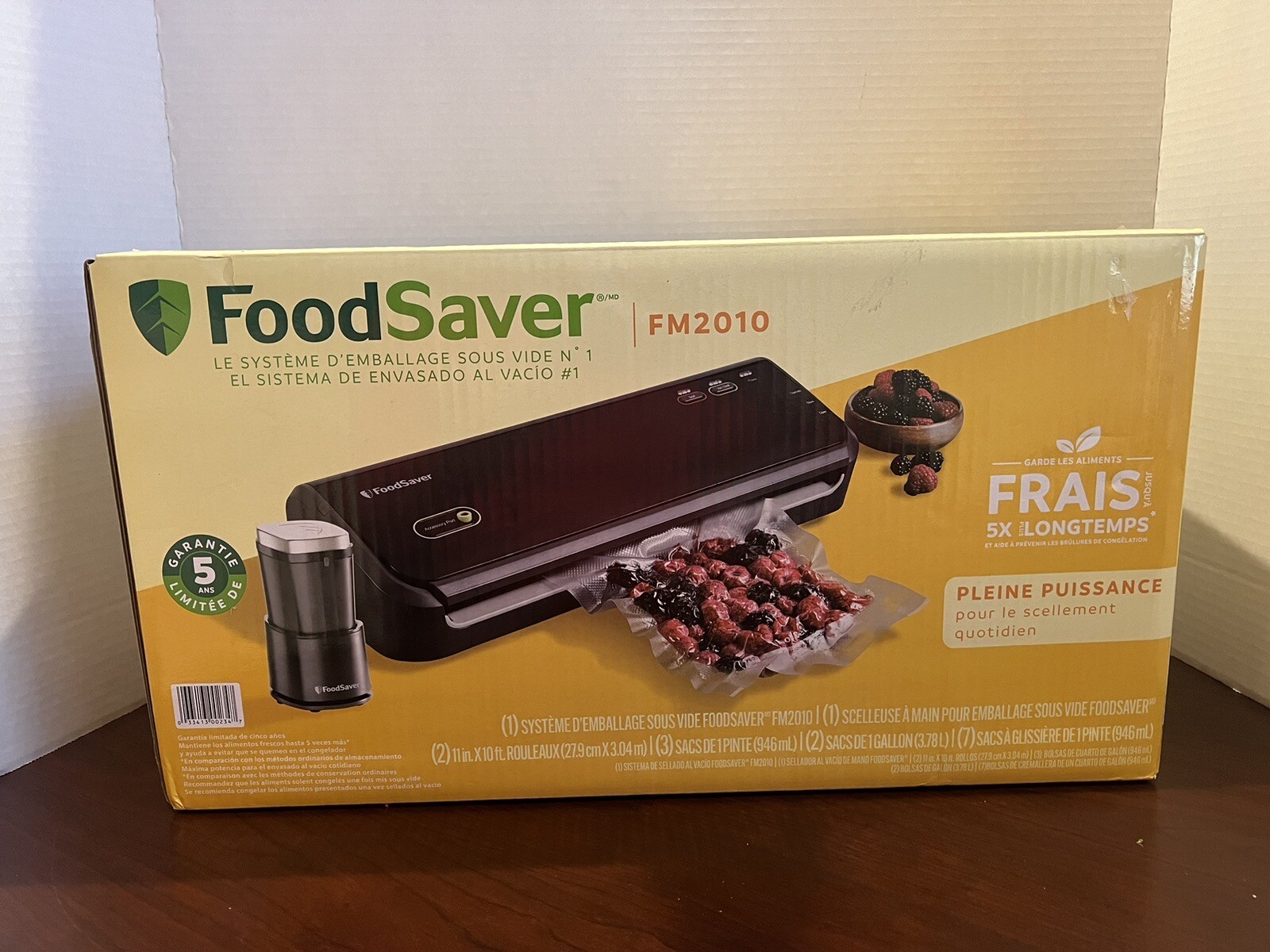 FoodSaver FM2010 Vacuum Sealer Machine with bonus HandHeld Vacuum
