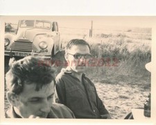 Foto, GST Zwickau, Rekruten beim Feierabendbier vor EMW 340, ca 1965, 5026-671