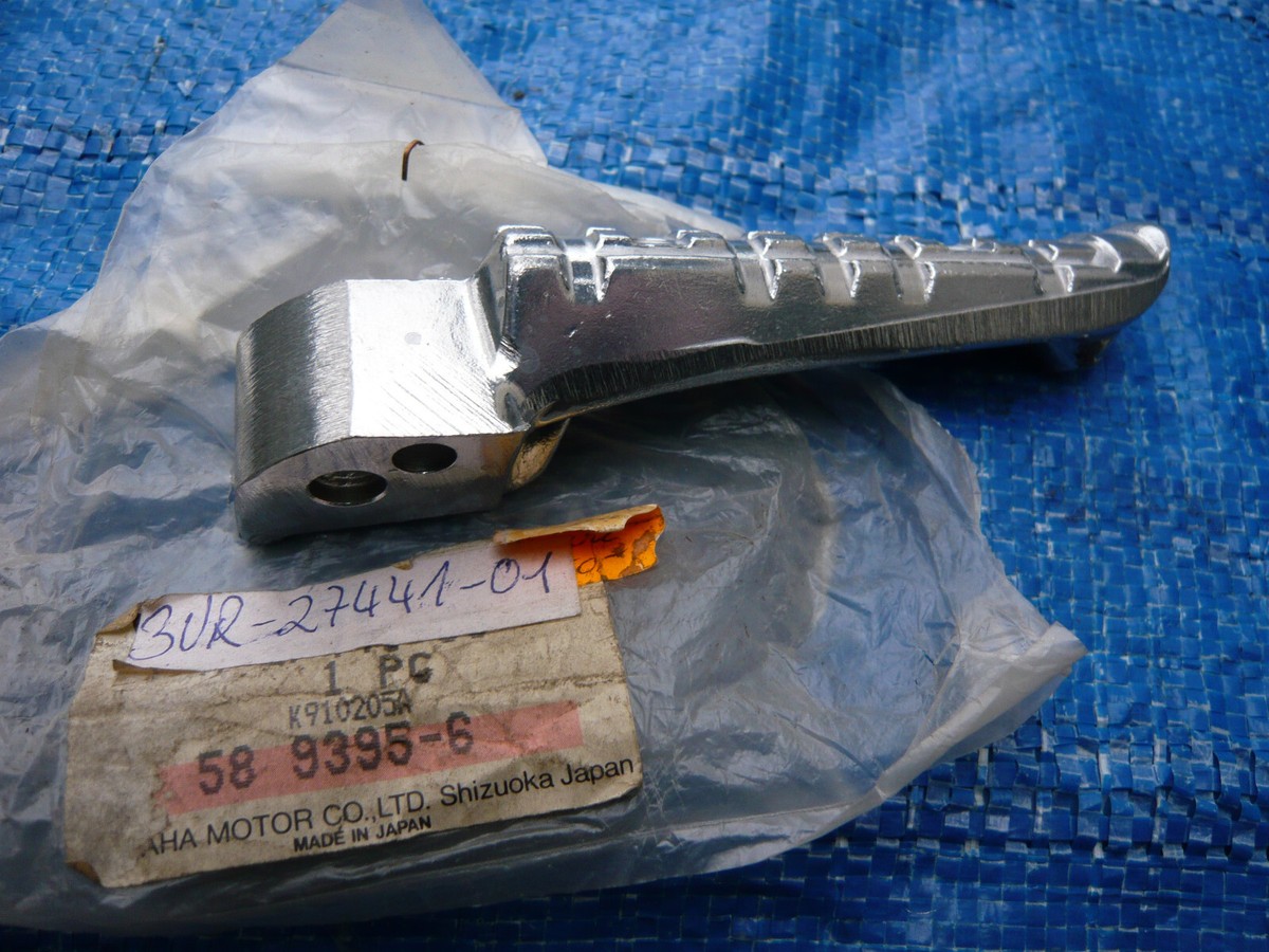 Yamaha Fußraste hinten rechts Footrest rear RH Raste 3VR-27441-01